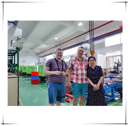 Novo cliente da Ucrânia visita GV Mold